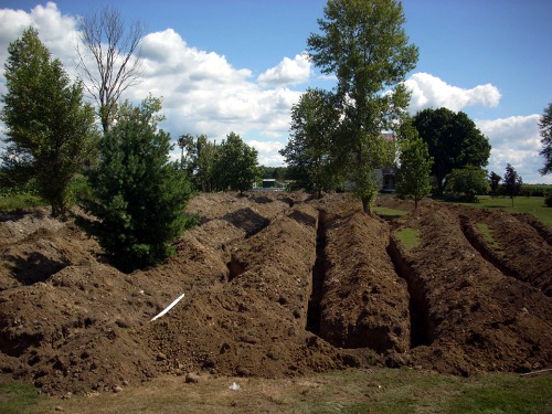 Trenches for a closed earth loop
